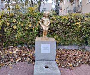 Mieszkańcy ustawili na swojej ulicy rzeźbę sikającego chłopca. To młodszy brat słynnego Manneken Pis