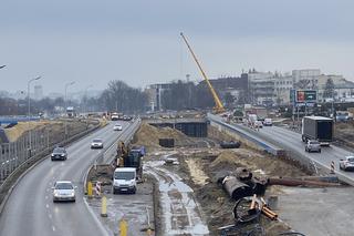 Tunelem wzdłuż Opolskiej pojedziemy jeszcze wiosną? Postęp prac przy budowie [ZDJĘCIA]