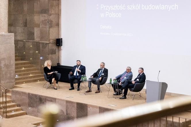 Debata „Przyszłość szkół budowlanych w Polsce” z udziałem wiceministra Piotra Uścińskiego