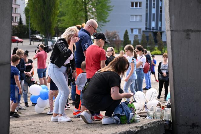 Uczcili pamięć zmarłego Kamila z Częstochowy. Zapalono znicze i wypuszczono balony 