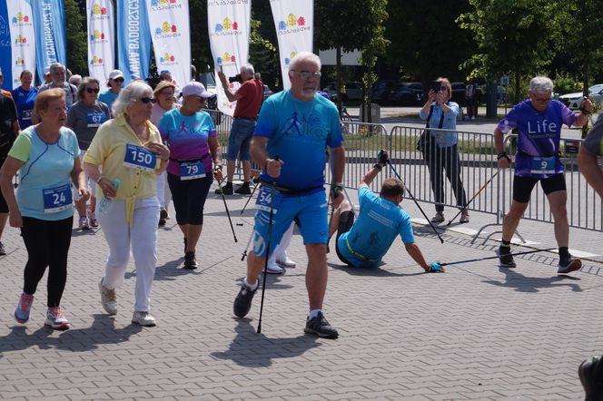 Seniorzy w Bydgoszczy pokazali moc! Blisko setka na starcie pierwszego Biegu Seniora