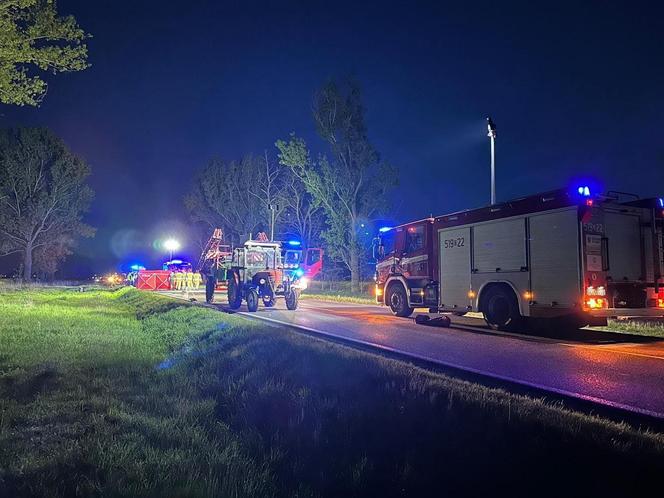 Śmiertelny wypadek pod Oleśnicą. Dwóch motocyklistów spłonęło po zderzeniu z ciągnikiem [ZDJĘCIA].