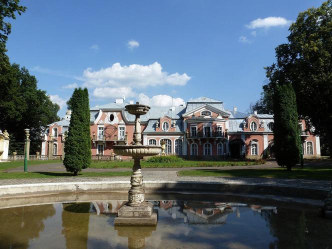 Najpiękniejsze pałace w Małopolsce. Te miejsca powinien zobaczyć każdy turysta!