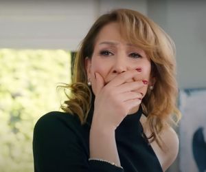 Porywacz Zeynep, Ragip, zjawi się w domu Bulenta i zagrozi, że wplącze Melis w przestępstwo.