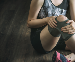 Ćwiczenia na ból kolan: 5 ćwiczeń wzmacniająco-rozciągających