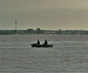 Śmierć na wodzie. 27-letni wędkarz utonął w jeziorze Archidiakonka w gm. Chełmża