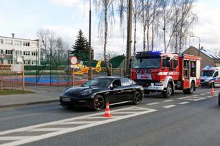 Śmiertelny wypadek na przejściu w Wieluniu! Porsche huknęło w kierującego hulajnogą [ZDJĘCIA]