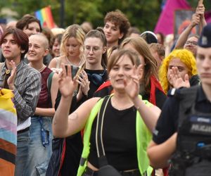 VI Toruński Marsz Równości. Przeciwnicy modlili się w centrum