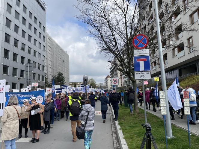 Protest pielęgniarek w Krakowie 12.04.