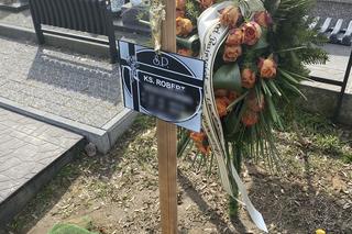 Tragedia w Sosnowcu. Księdza Roberta pochowano po ciuchu. Spoczął obok grobu matki