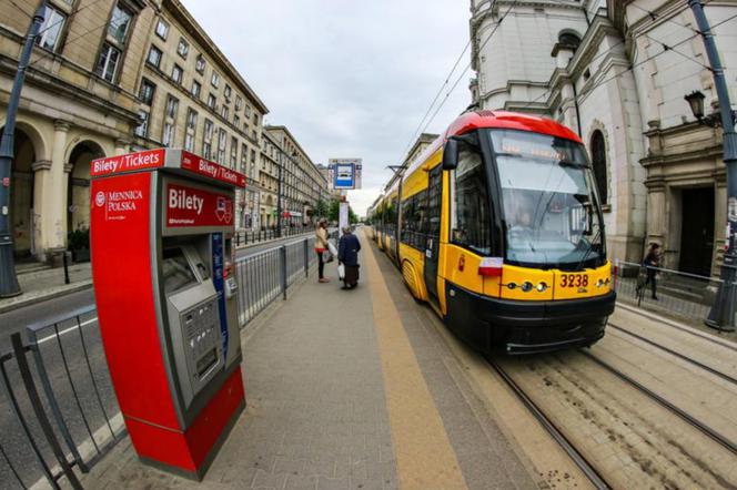 Nowe tramwaje dla Stolicy coraz… dalej