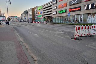 Na ul. Armii Krajowej powstaje już nowa nawierzchnia. Jej skrzyżowanie z ulicami Wojskową i Piłsudskiego zostanie zamknięte na kilka dni.