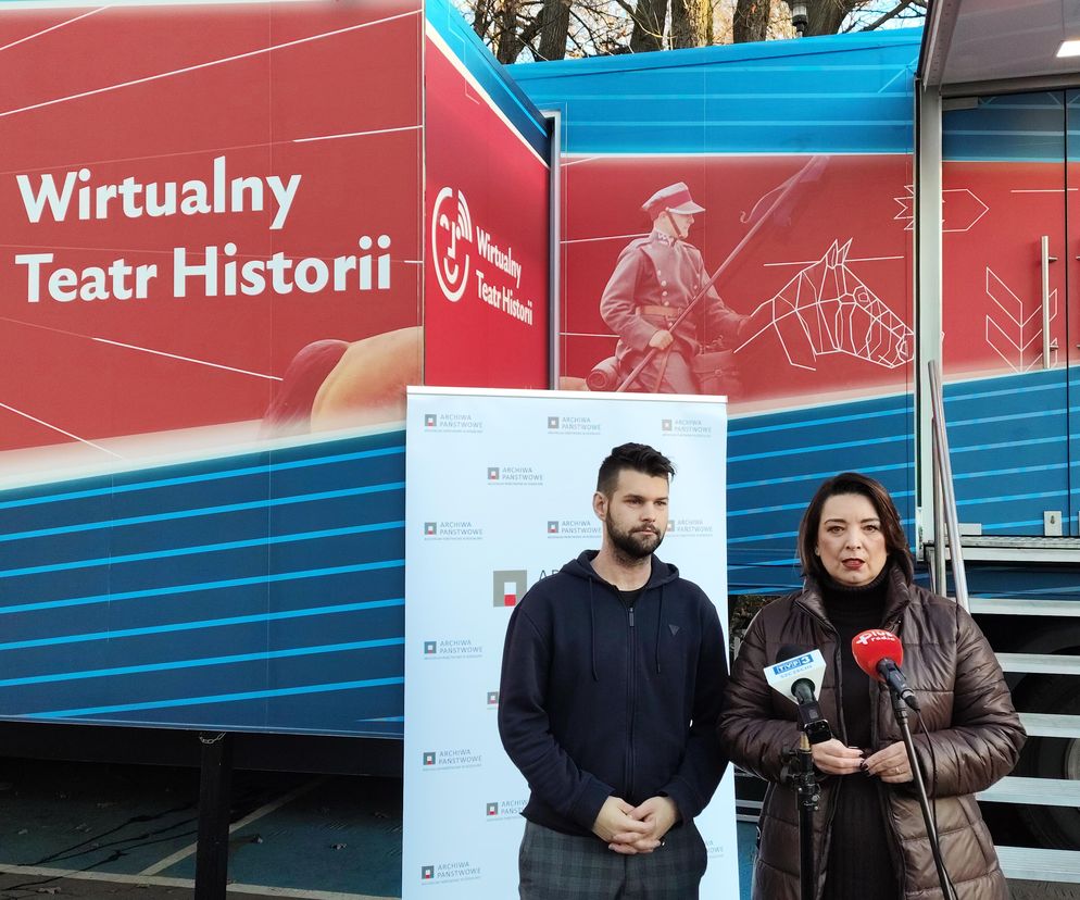 Wirtualny teatr historii mozna zwiedzać na parkingu przy koszalińskim afiteatrze