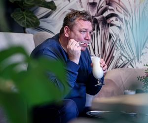 Michał Wójcik w bezcukrowej kawiarni