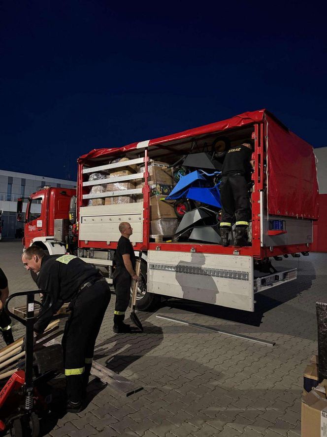 Kilka ton sprzętu do sprzątania po powodzi z Podkarpacia