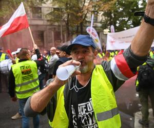 Górnicy i energetycy przed siedzibą MAP w Warszawie 