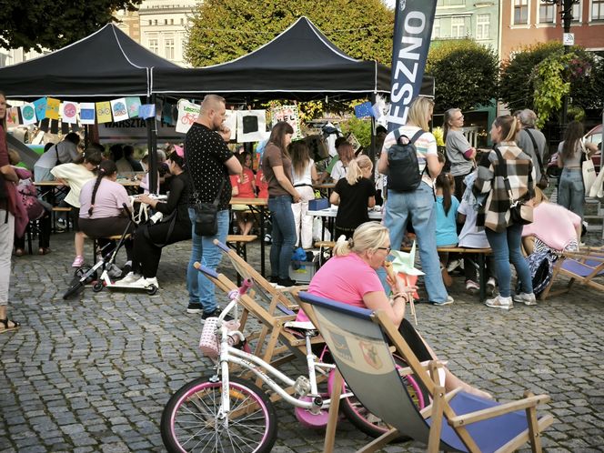 Piknik na rynku w Lesznie