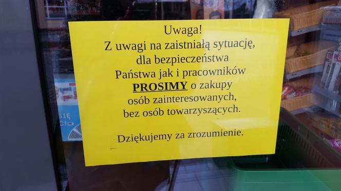 Ograniczenia nie tylko w urzędach. Także w aptekach i sklepikach