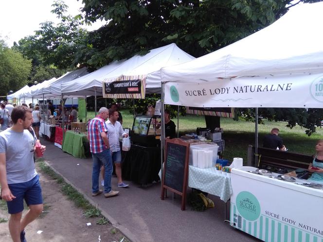 Śniadanie na warszawskiej trawie