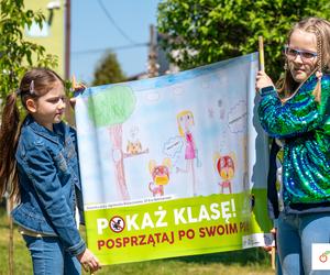 Strażnicy miejscy z Bełchatowa i dzieci mówią jednym głosem. Pokaż klasę! Posprzątaj po swoim psie [AUDIO]
