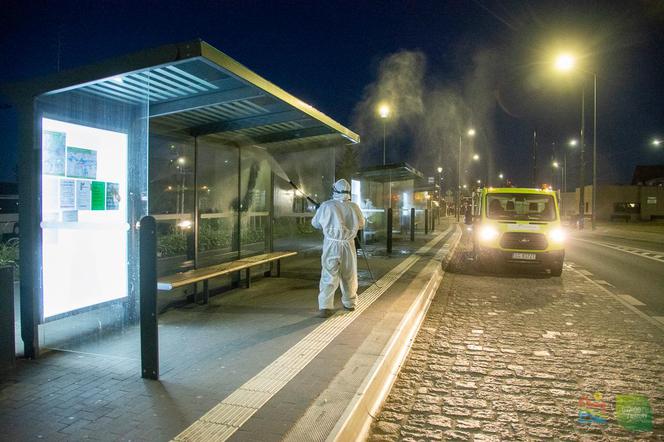 Dezynfekcja przystanków autobusowych w Olsztynie
