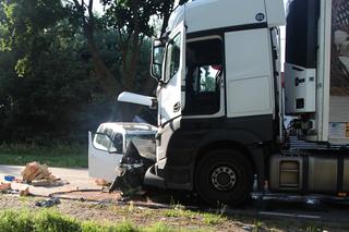 Potworny wypadek pod Siedlcami. 69-latka zmiażdżona przez tira. Wcześniej sprzedawała truskawki