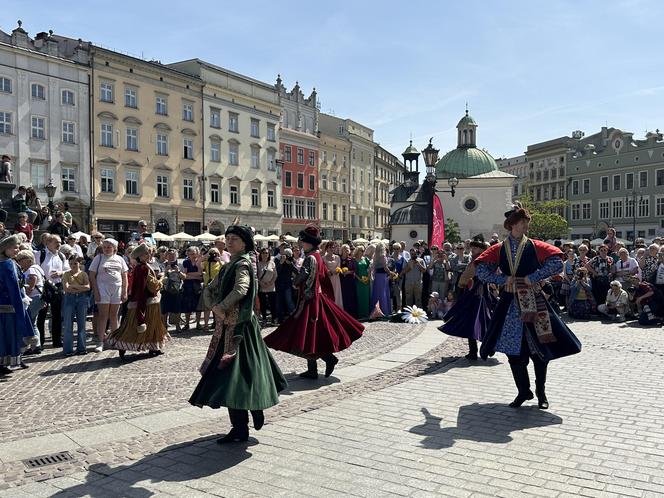 "Polonez wiosenny" na Rynku Głównym w Krakowie