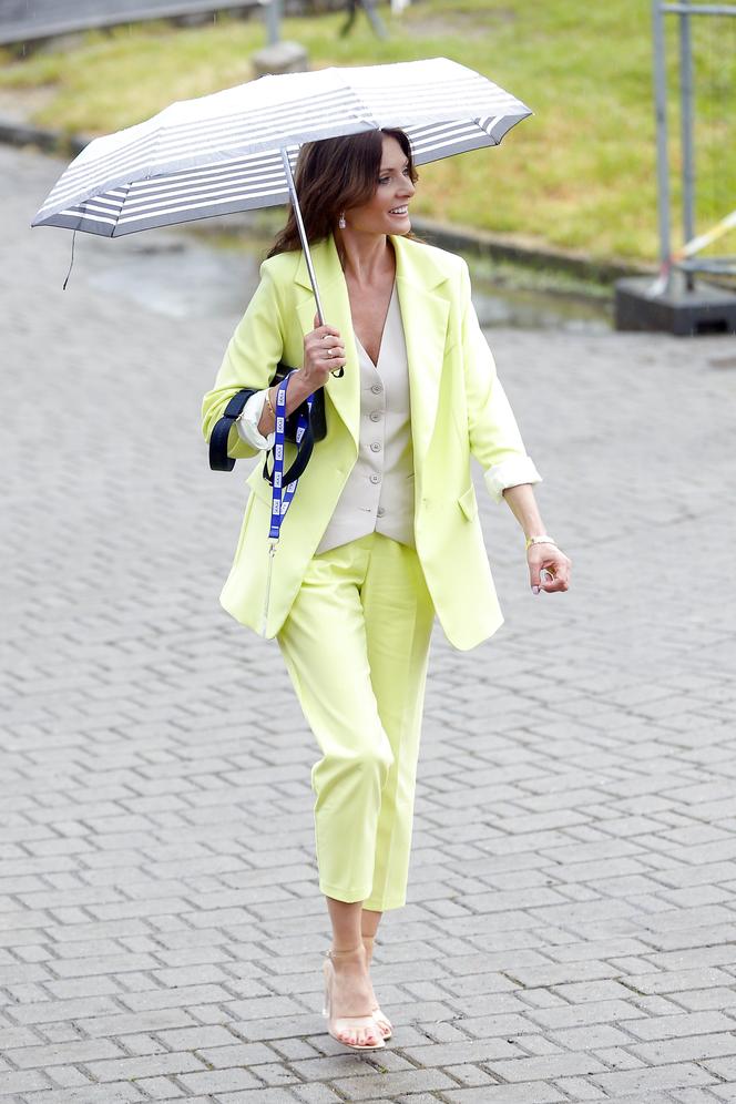 Agata Konarska pod parasolem