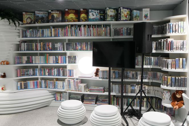 Otworzyli pierwszą w Polsce bibliotekę na stacji metra. Metroteka już działa