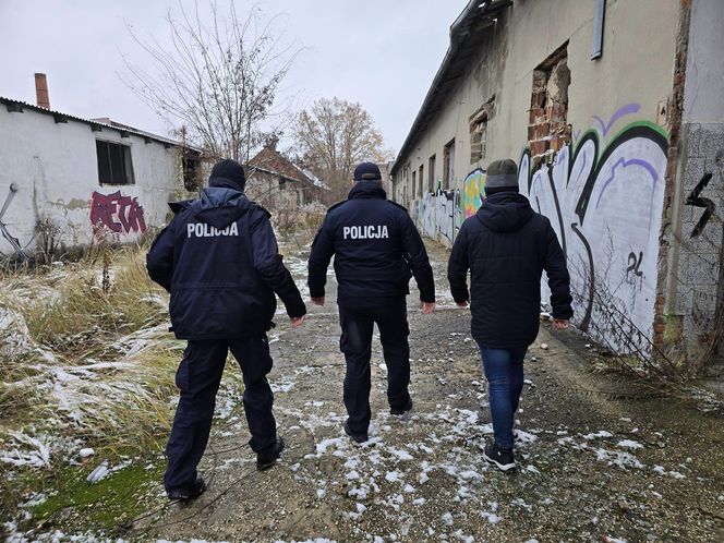 Policjanci z Leszna sprawdzali miejsca, gdzie koczują bezdomni 