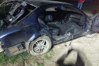 Wypadł z drogi, huknął w drzewo. Pasażer z bmw ranny. Dramat pod Wyszkowem