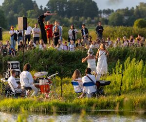 W piątkowy wieczór III Festiwal Teatralny na Zamku w Liwie otworzył poruszający i nietypowy spektakl „Ofelie”