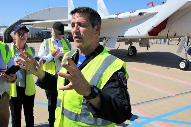 Pilot testowy Mike "Houdini" Qintini objaśnia zalety F-15QA/EX