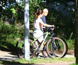 Ewa Drzyzga z mężem na rowerach. Operacje plastyczne nie są dla mnie!