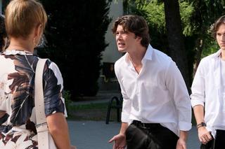 M jak miłość odc. 1702. Sandra (Anna Oberc), Damian (Oliwer Proctor), Jasiek (Stanisław Dusza)