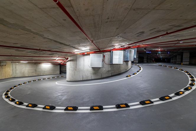 Nowy parking na Placu Powstańców Warszawy