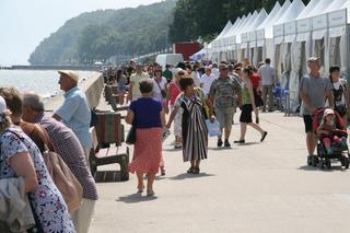 Warto czytać na plaży! W Gdyni trwa 6. Nadmorski Plener Czytelniczy