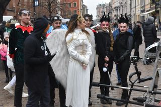 Orszak Trzech Króli 2025 w Toruniu: Kopernik towarzyszył Mędrcom ze Wschodu. Zdjęcia ze starówki