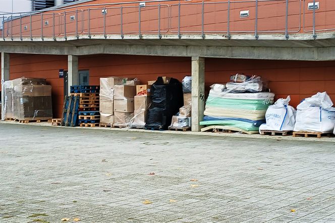 Dary dla powodzian pod halą Netto Arena