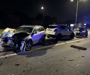 Warszawa. Pijany obywatel Ukrainy spowodował poważny wypadek. Zderzyły się cztery samochody osobowe