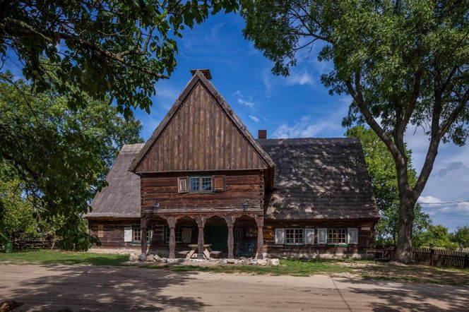 W Chrystkowie jest wyjątkowa chata mennonicka. Zbudowano w 1770 roku, to unikalny przykład architektury olęderskiej