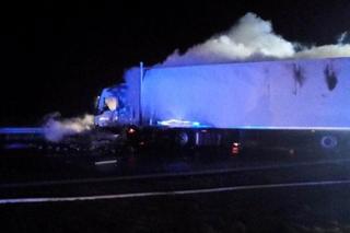 Kierowca spłonął w kabinie! Ogromny pożar dwóch tirów na S8 pod Wieruszowem