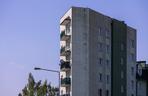 Oto najwęższy blok w Warszawie - zdjęcia budynku z Odkrytej 55C