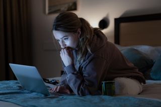 W roli głównej Kaitlyn Dever, premiera 9 lutego w Netflixie.