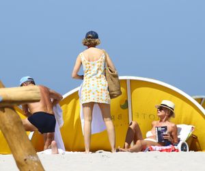 Jan Englert z żoną i ćorką w Juracie