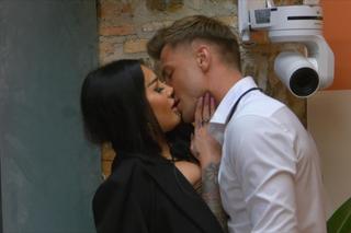 Love Island 9 - Gra w butelkę pełna gorących pocałunków. Co działo się w 7. odcinku?