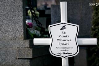 Barwy szczęścia odc. 2089. Pogrzeb Moniki Walawskiej (Natalia Żyłowska) - grób i klepsydra