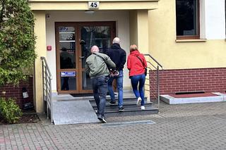 Łukasz M. który zastrzelił 30-latka w Unisławiu doprowadzony do prokuratury w Toruniu