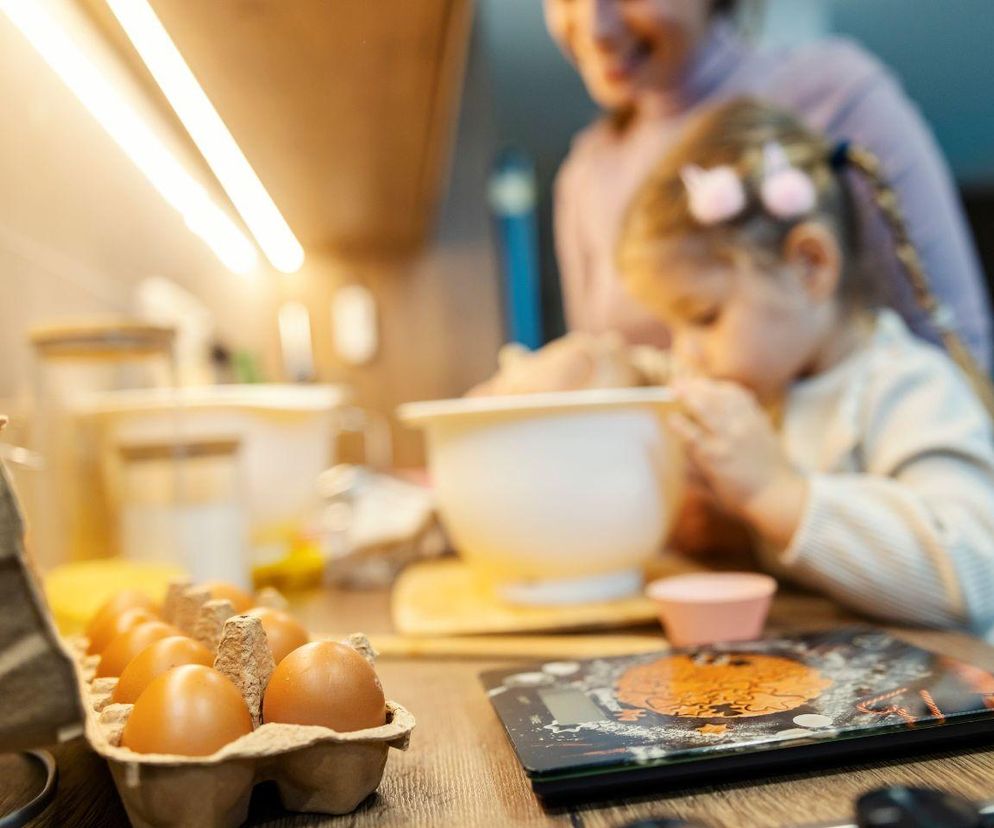 TikTokowy trend zakończył się w sądzie. Mama skazana za żart z jajkiem