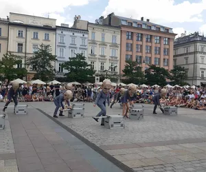 Radość z odzyskanego podwórka. Zakończył się festiwal Teatrów Ulicznych ULICA